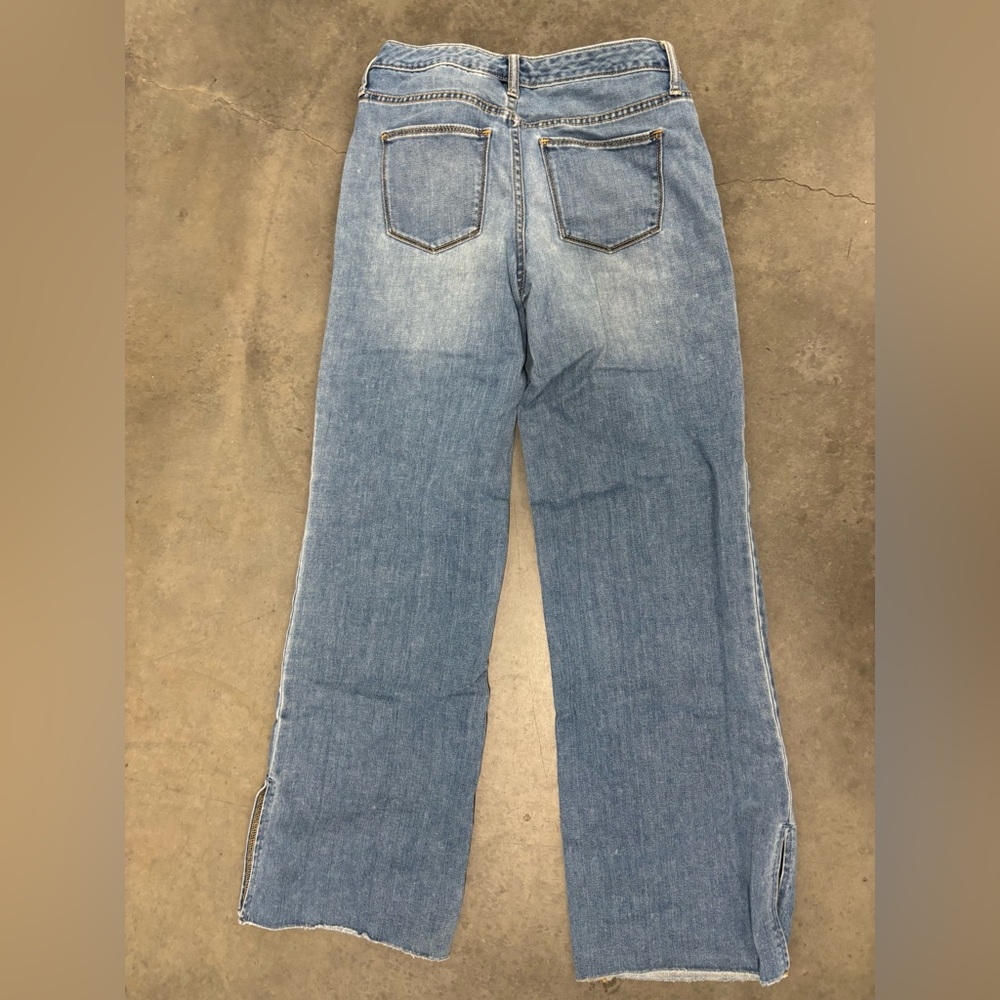 Universal Thread Classic Blue Jeans - Picture 2 of 4